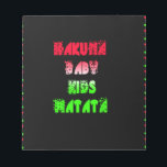 Hakuna Matata Baby Kids Gifts fantastisk färg desi Anteckningsblock<br><div class="desc">Med vår färgstarka Hakuna Matata Baby Kids Print presenterar ditt barns utrymme med vår färgstarka Hakuna Matata Baby Kids Print med glädje och positivitet till ditt lilla rum, som finns på Achempongs shoppingbutik i Zazzle-onlinen. Denna sjudande design har den roliga frasen "Hakuna Matata", som firar en omsorgsfull anda och påminner...</div>