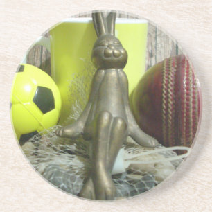 Hakuna Matata Rabbit Chilling back.png Underlägg Sandsten