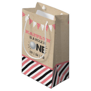 Hål i en flickas Golf 1:a födelsedagspresen