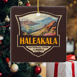 Haleakala nationalpark Illustration Retro Badge Julgransprydnad Keramik<br><div class="desc">Haleakala-vektorteckningsdesign. Parken heter efter Haleakalā,  en vilande vulkan inom dess gränser.</div>