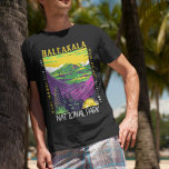 Haleakala nationalparken Hawaii Distress Vintage T Shirt<br><div class="desc">Haleakala-vektorteckningsdesign. Parken heter efter Haleakalā,  en vilande vulkan inom dess gränser.</div>