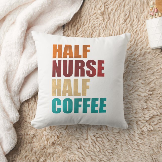 Half Nurse Half Coffee Funny Nurse Kudde (Filt)