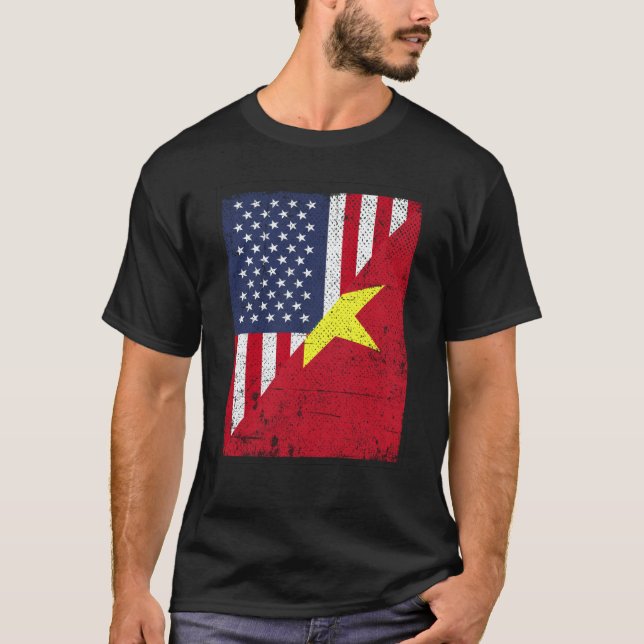 Half USA Flag Half Vietnam Flag American Vietnames T Shirt (Framsida)