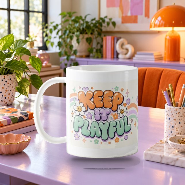 Håll Det Lekfullt Bubbelbokstavsmugg Kaffemugg (Keep It Playful Bubble Lettering Mug — refined lighting and contact shadows. Digital lifestyle preview.)