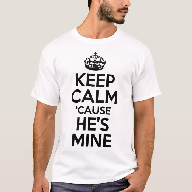 Håll dig lugn för han är min t shirt (Framsida)