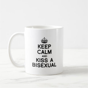 HÅLL DIG LUGN OCH KYSS EN BISEXUELL -.png Kaffemugg