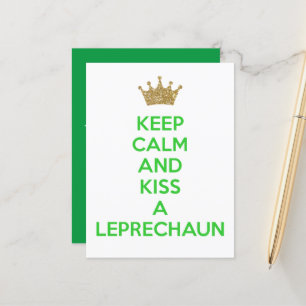 Håll dig lugn och kyss en Leprechaun-festfirande f Meddelande Vykort