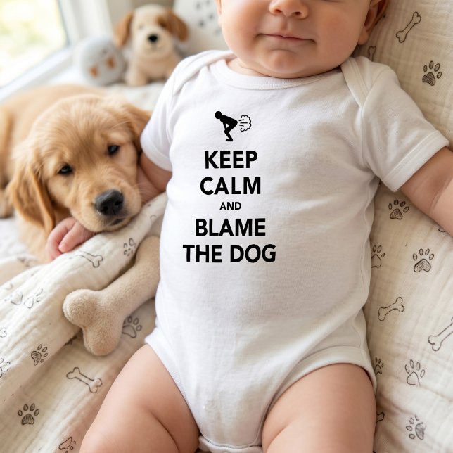 Håll dig lugn och skyll på hunden tee shirt (Skapare uppladdad)