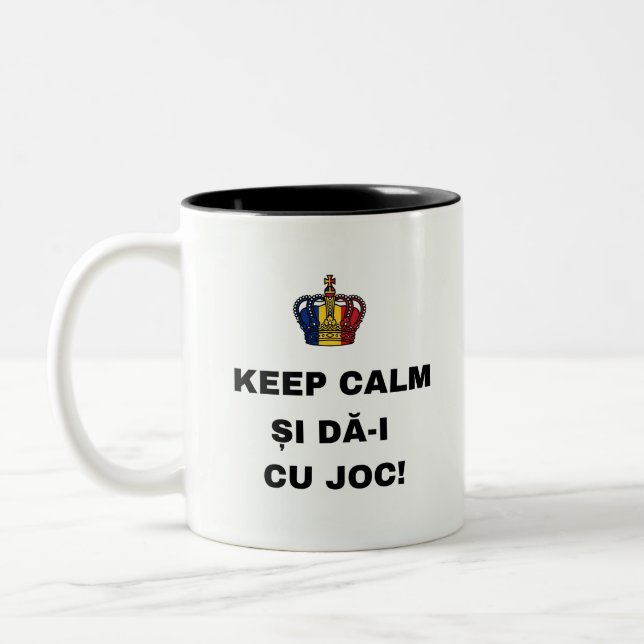 HÅLL DIG LUGN OCH SPELA! Två-Tonad MUGG (Vänster)