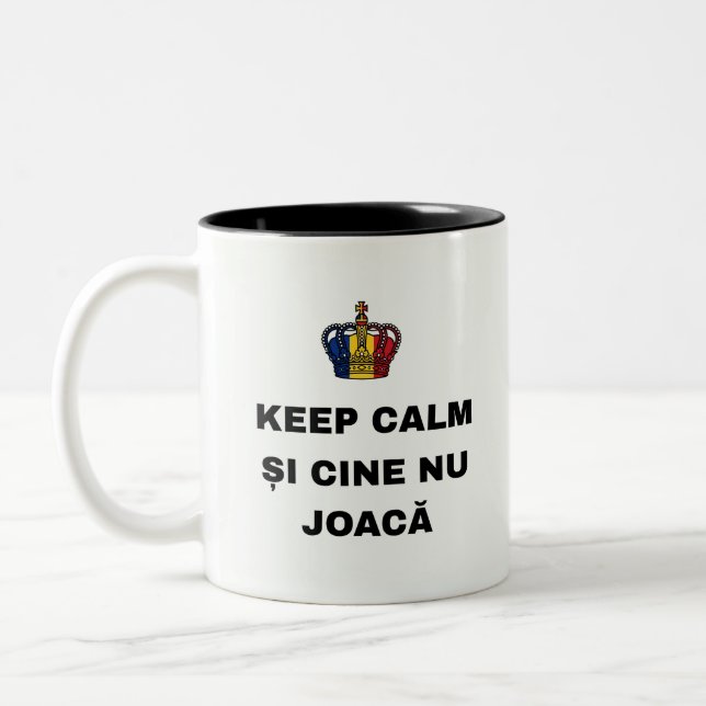 HÅLL DIG LUGN OCH VEM SPELAR INTE... Två-Tonad MUGG (Vänster)