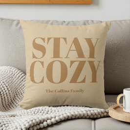 Håll dig Mysigt i Beige Festive Typography vit dit Kudde