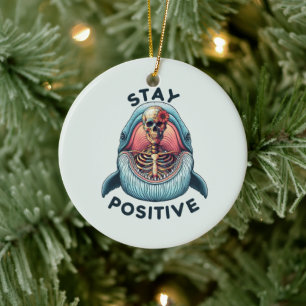 Håll dig positiv - Skeleton och val Julgransprydnad Keramik