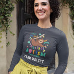 Håll fast vid ditt unika, långsamma Autism Mamma-t T Shirt<br><div class="desc">Låt inte din Uniqueness Autism Awareness-design som har en lutning på en träd gren och inte släpper taget. Utformning av ljus,  ljus och roligt för kampanj för att öka medvetenheten,  händelser och tillägg till din hemdekoder Lägg till ditt team namn genom att klicka på knappen "Anpassa" ovan</div>