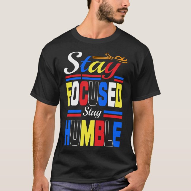 håll fokus håll dig ödmjuk Basic Mörk T-Shirt (Framsida)