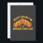 Håll lugn jag bakar Challah Rolig Hanukkah  Inbjudningar<br><div class="desc">rolig, gåva, födelsedag, menorah, chanukah, hanukkah, menorah, latke, judisk, helgdag</div>