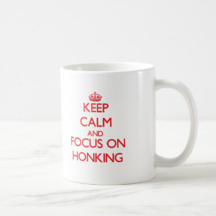 Håll lugn och fokusera på att tuta kaffemugg
