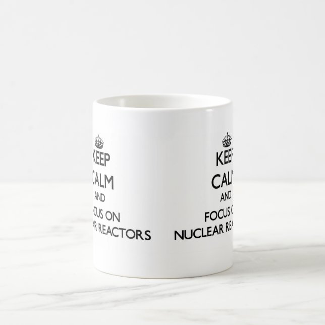 Håll lugn och fokusera på kärn- reaktorer kaffemugg (Center)