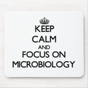 Håll lugn och fokusera på Microbiology Musmatta