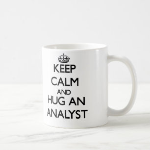 Håll lugn och krama en analytiker kaffemugg