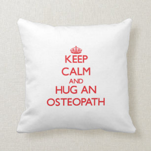 Håll lugn och krama en Osteopath Kudde