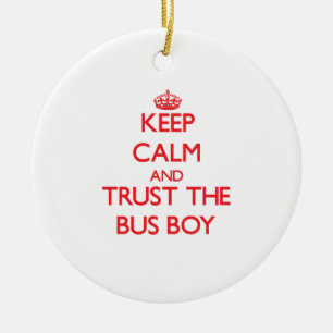 Håll lugn och lita på busspojken julgransprydnad keramik