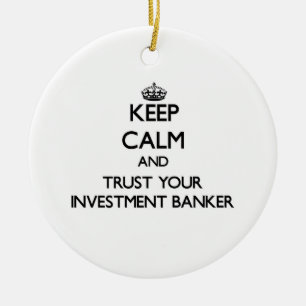 Håll lugn och lita på din investmentbankir julgransprydnad keramik