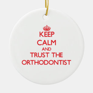 Håll lugn och lita på orthodontisten julgransprydnad keramik