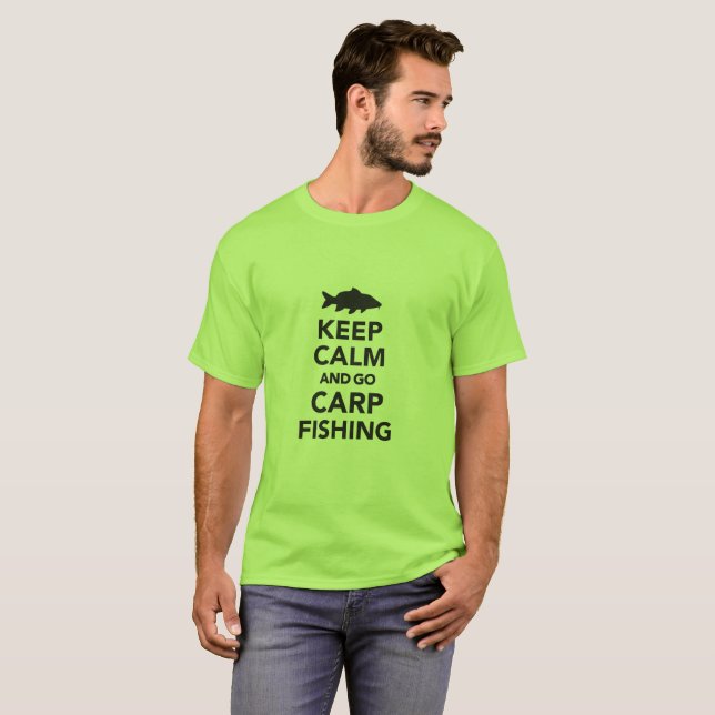 "Håll lugnat och gå den carpfiske" tshirten Tee Shirt (Hel framsida)