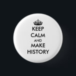 Håll lugnat och gör historia att knäppas (vit) knapp<br><div class="desc">Fira vårt tillfälle till utvalt nation den första kvinnapresidenten i November 2016! Därefter glöm inte att rösta!!</div>