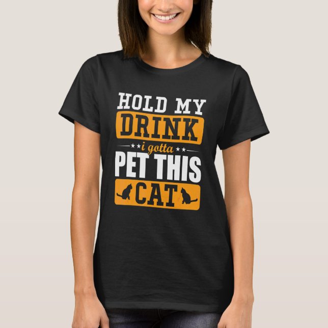Håll min drink jag måste klappa den här katten Kat T Shirt (Framsida)