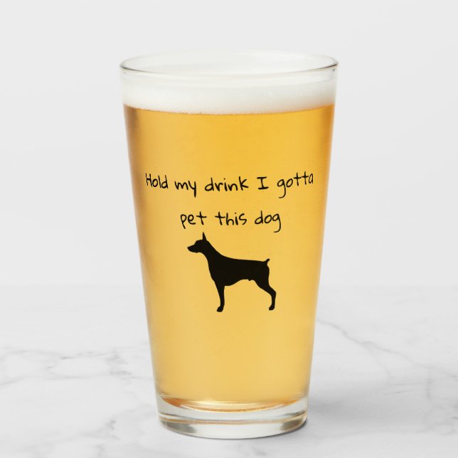 Håll min drink jag måste klappa denna hund glaskopp (Framsida fylld)
