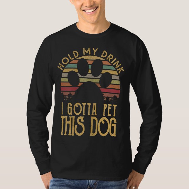 Håll min dryck jag måste hålla den här Hund. T Shirt (Framsida)