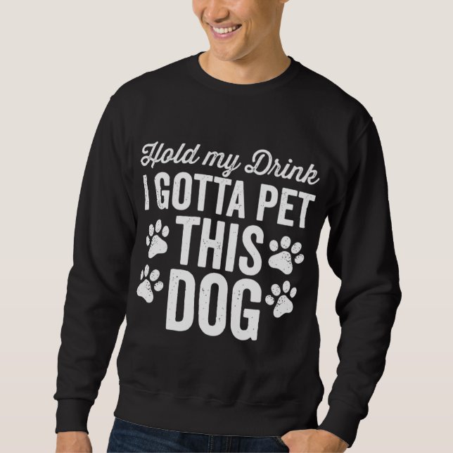 Håll min dryck jag måste ta den här Hund... Lång Ärmad Tröja (Framsida)