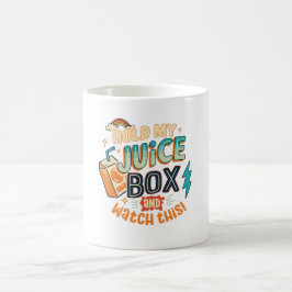 håll min juiceförpackning och titta på detta kaffemugg