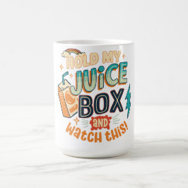 håll min juiceförpackning och titta på detta kaffemugg