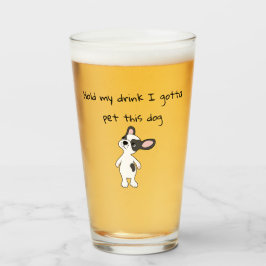 Håll min kopp... Jag måste ta den här Hund glas. Glaskopp