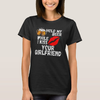 Håll min öl medan jag kysser din flickvän t shirt
