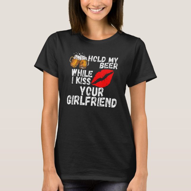 Håll min öl medan jag kysser din flickvän t shirt (Framsida)