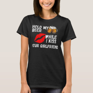 Håll mitt öl medan jag kör din flickvän t shirt