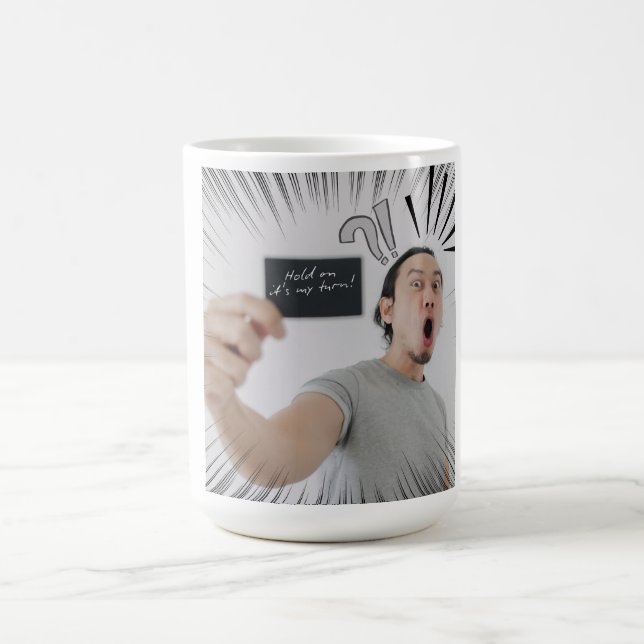 Håll På, Det Är Min Tur! – Tecknad Uttrycksdesign Kaffemugg (Center)