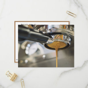 Hällande Espresso från Kaffe Maskin Inbjudan Vykort