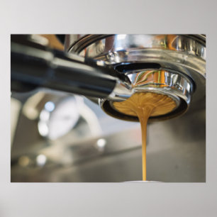 Hällande Espresso från Kaffe Maskin Poster