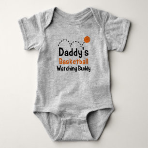 Hållande ögonen på kompis för papporbasket t shirt