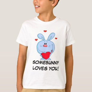 Hållande röd hjärta för blåttpåskhare t-shirt