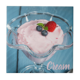 Hallonberry Cream Dessert med mynta och fruktgåva Kakelplatta