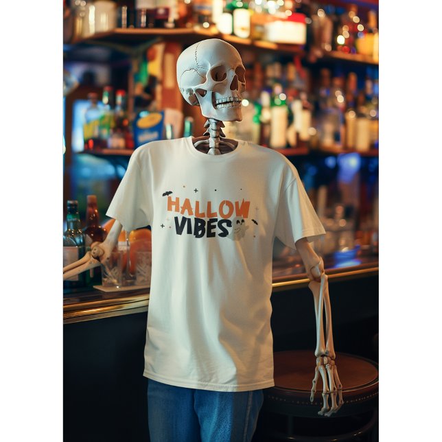 Hallow Vibes Cute Halloween T Shirt (Skapare uppladdad)
