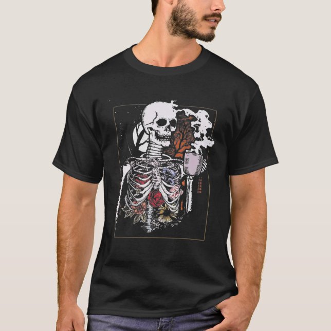Halloween 2022 Coffee Drinking Skeleton Skull Vint T Shirt (Framsida)