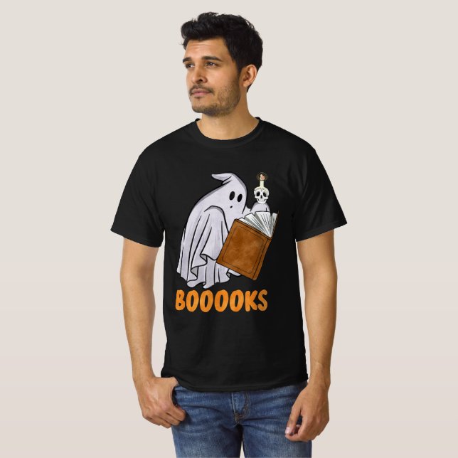 Halloween 2024: T shirt a spöke i bok (Hel framsida)