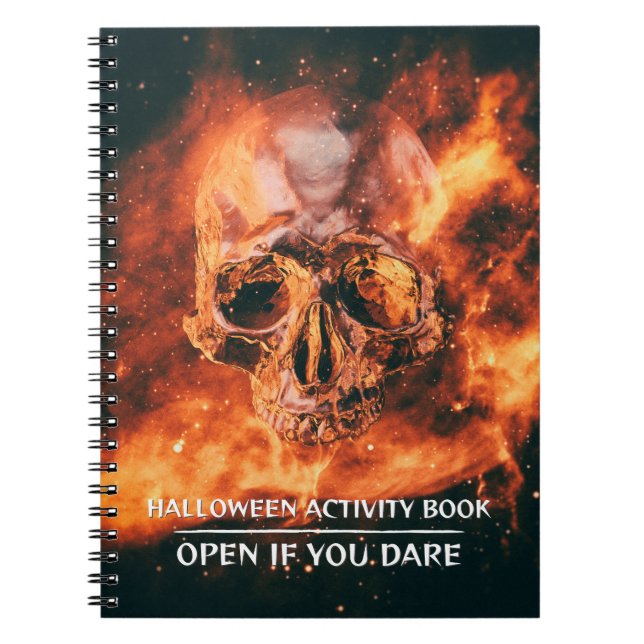 Halloween Activity Book. Flaming skull in space Anteckningsbok (Framsidan)