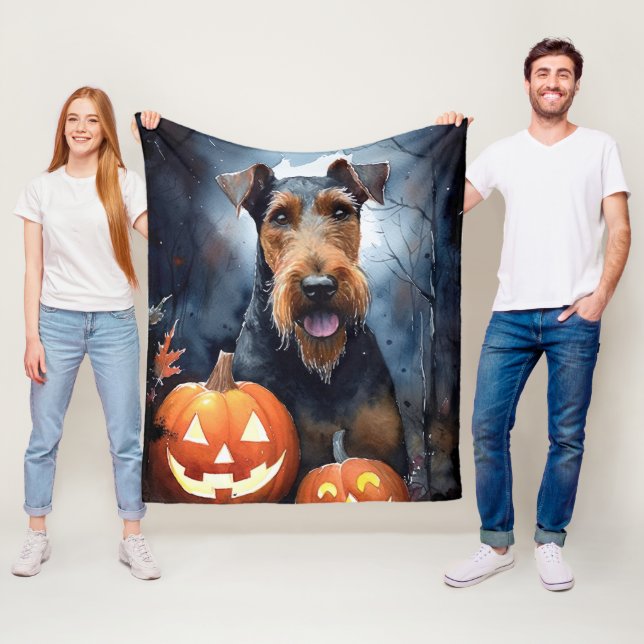Halloween Airedale med knumpor med skal pipa Fleecefilt (På plats)